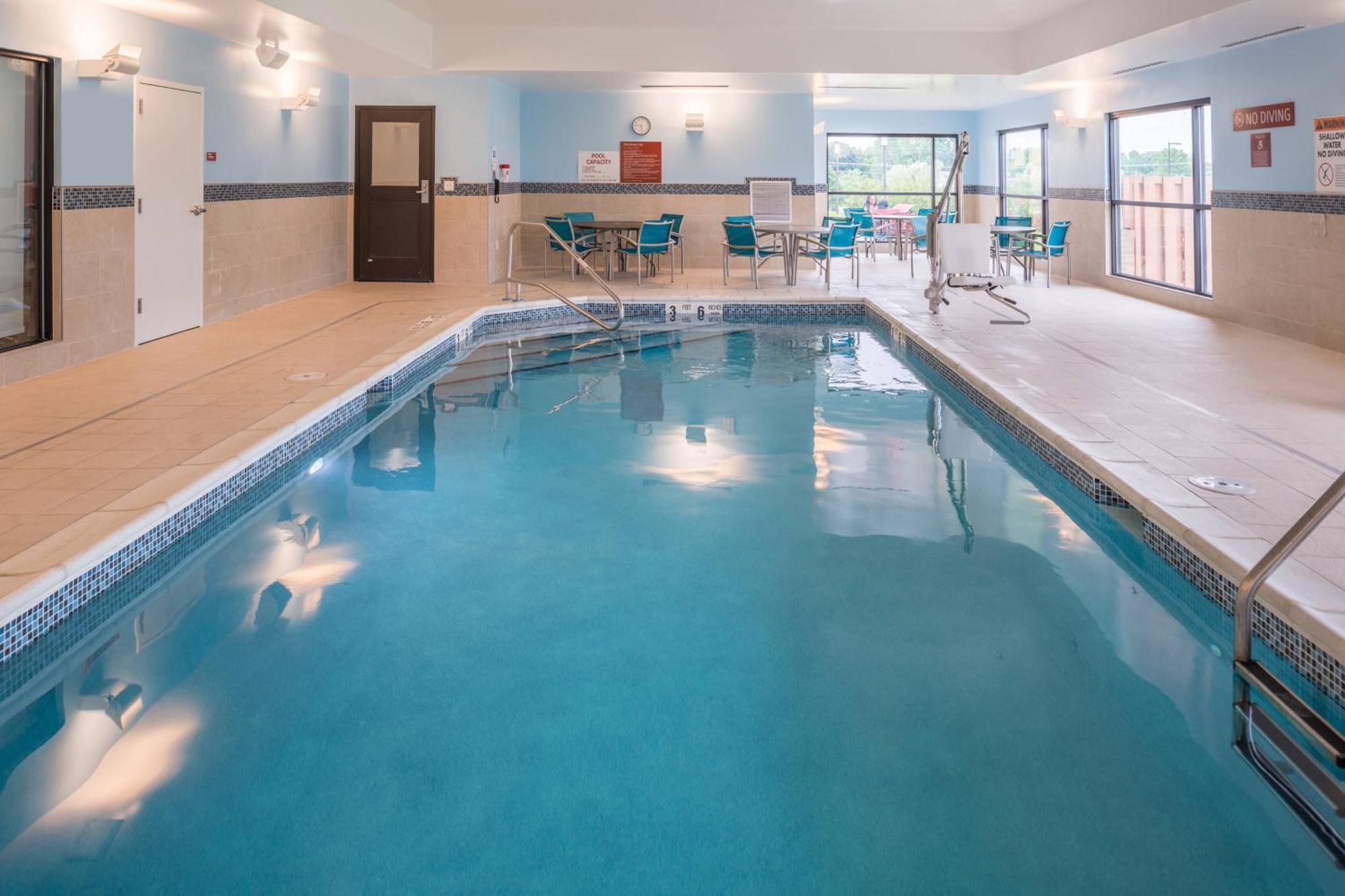 Towneplace Suites By Marriott New Hartford Bagian luar foto