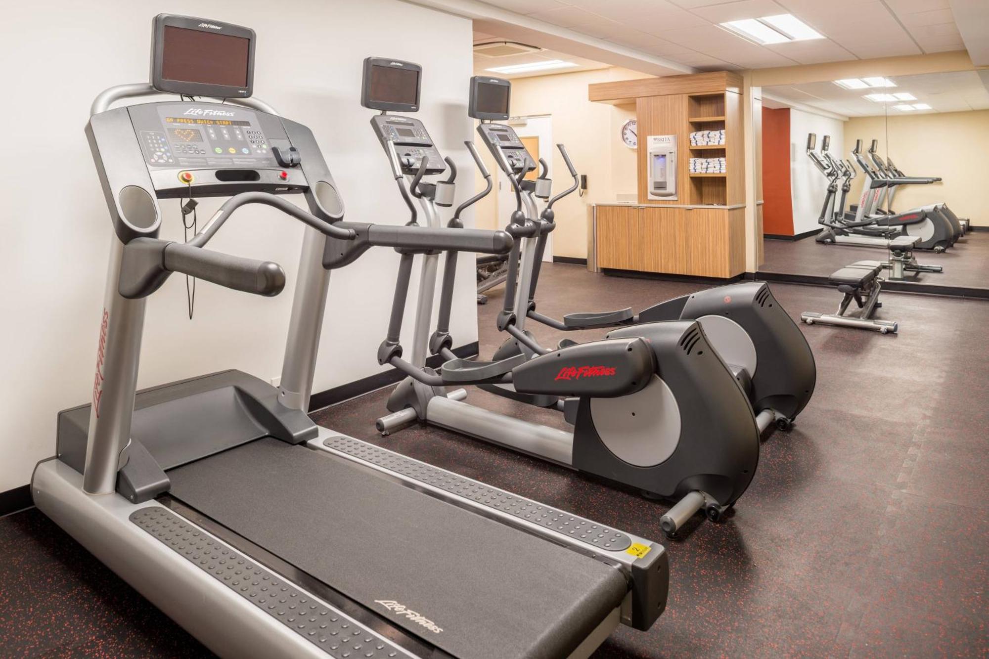 Towneplace Suites By Marriott New Hartford Bagian luar foto
