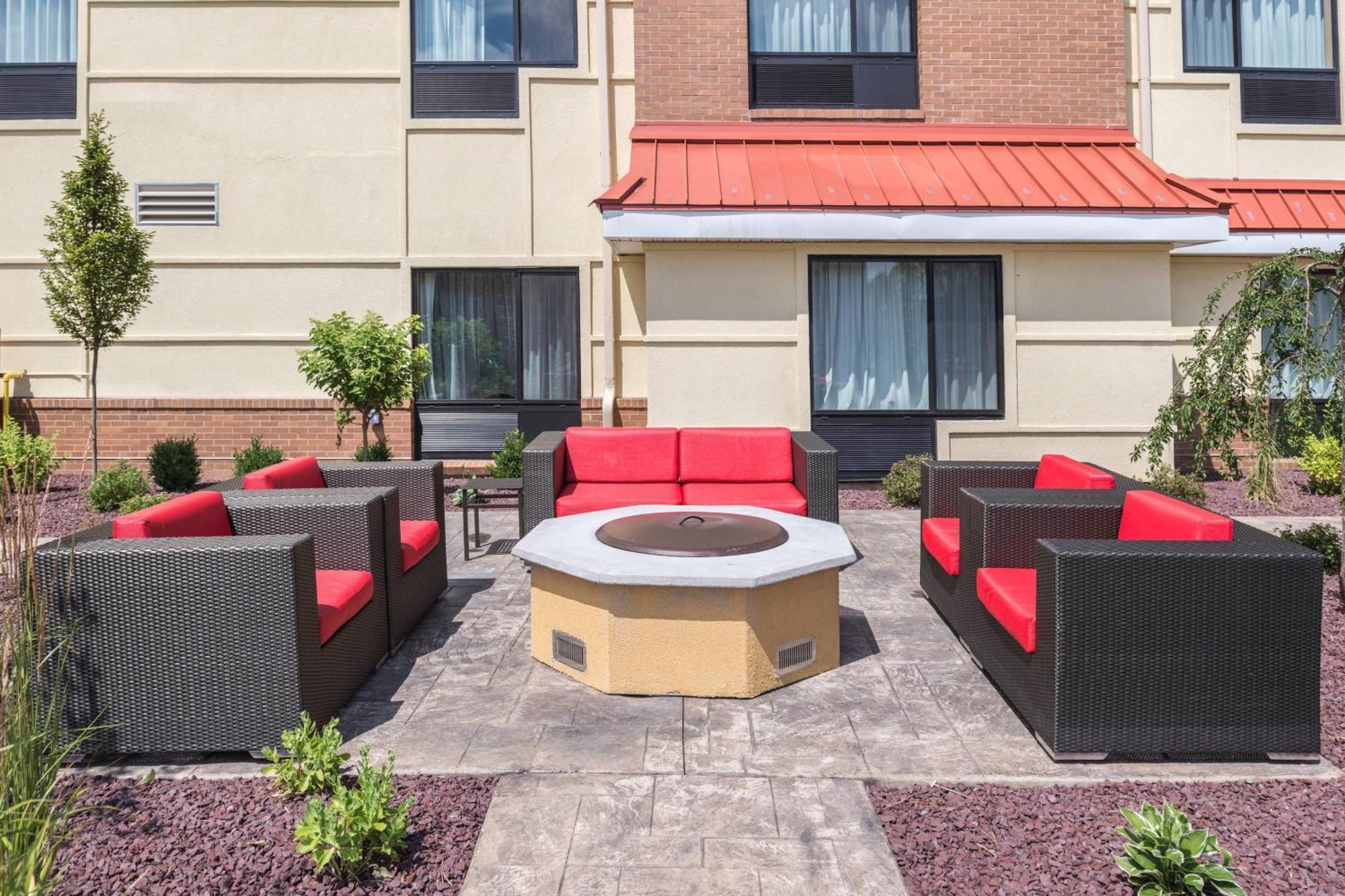 Towneplace Suites By Marriott New Hartford Bagian luar foto
