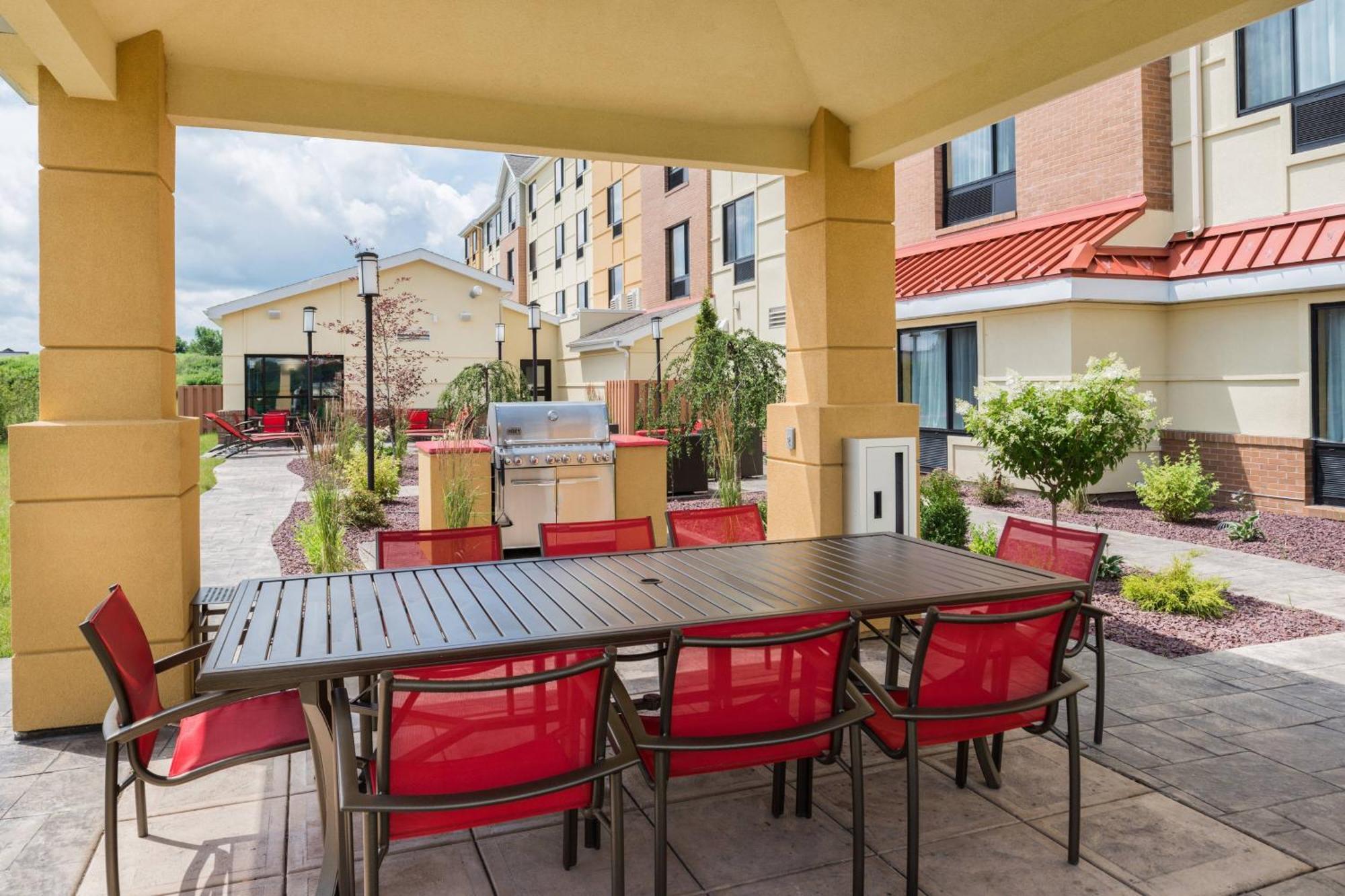 Towneplace Suites By Marriott New Hartford Bagian luar foto