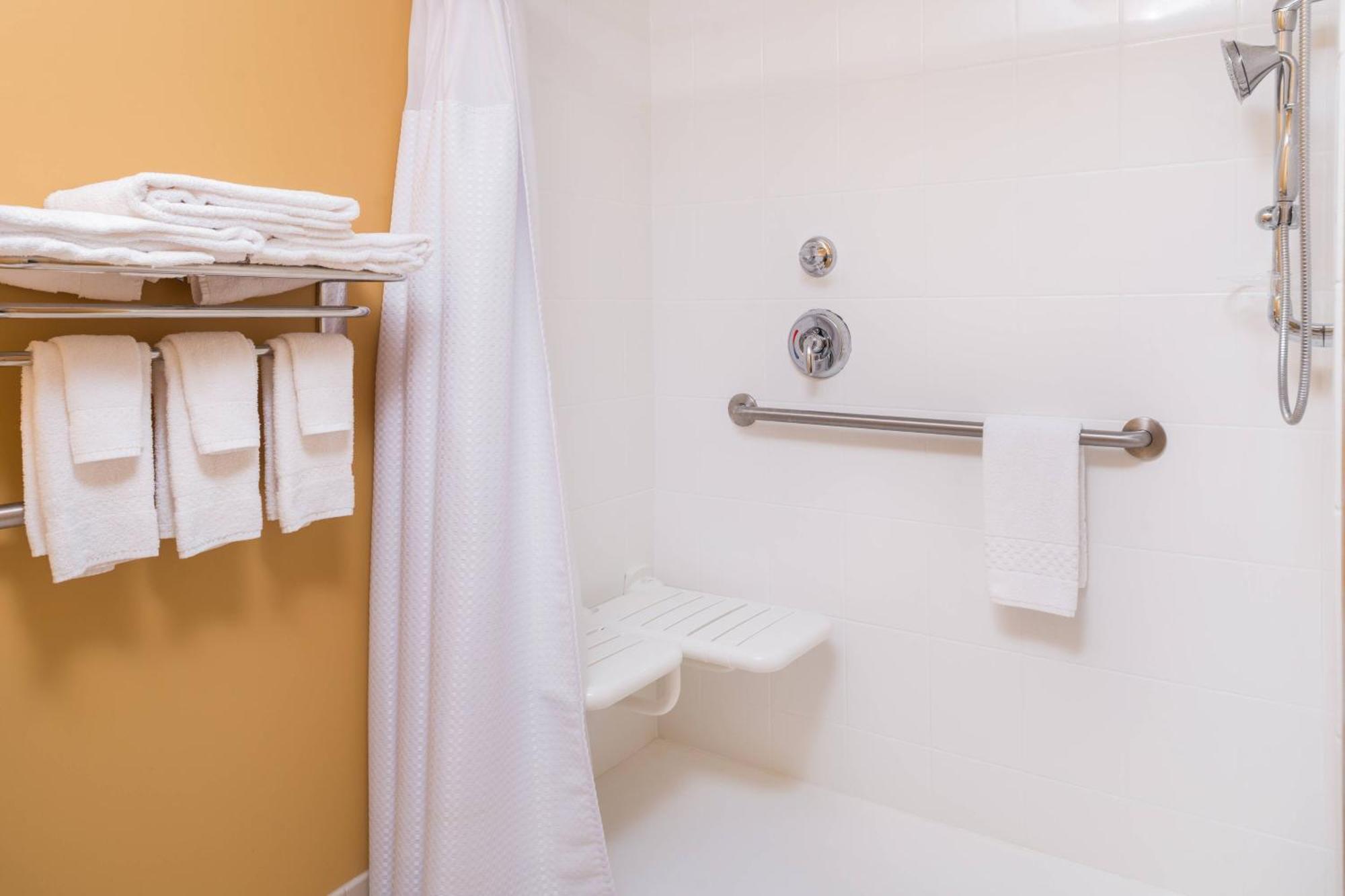 Towneplace Suites By Marriott New Hartford Bagian luar foto