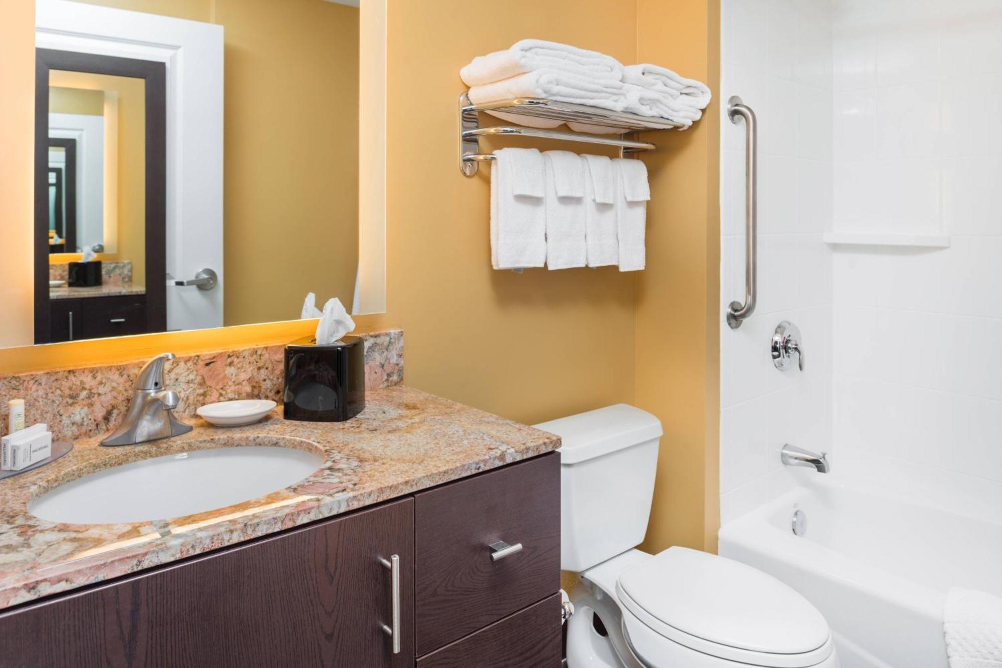 Towneplace Suites By Marriott New Hartford Bagian luar foto
