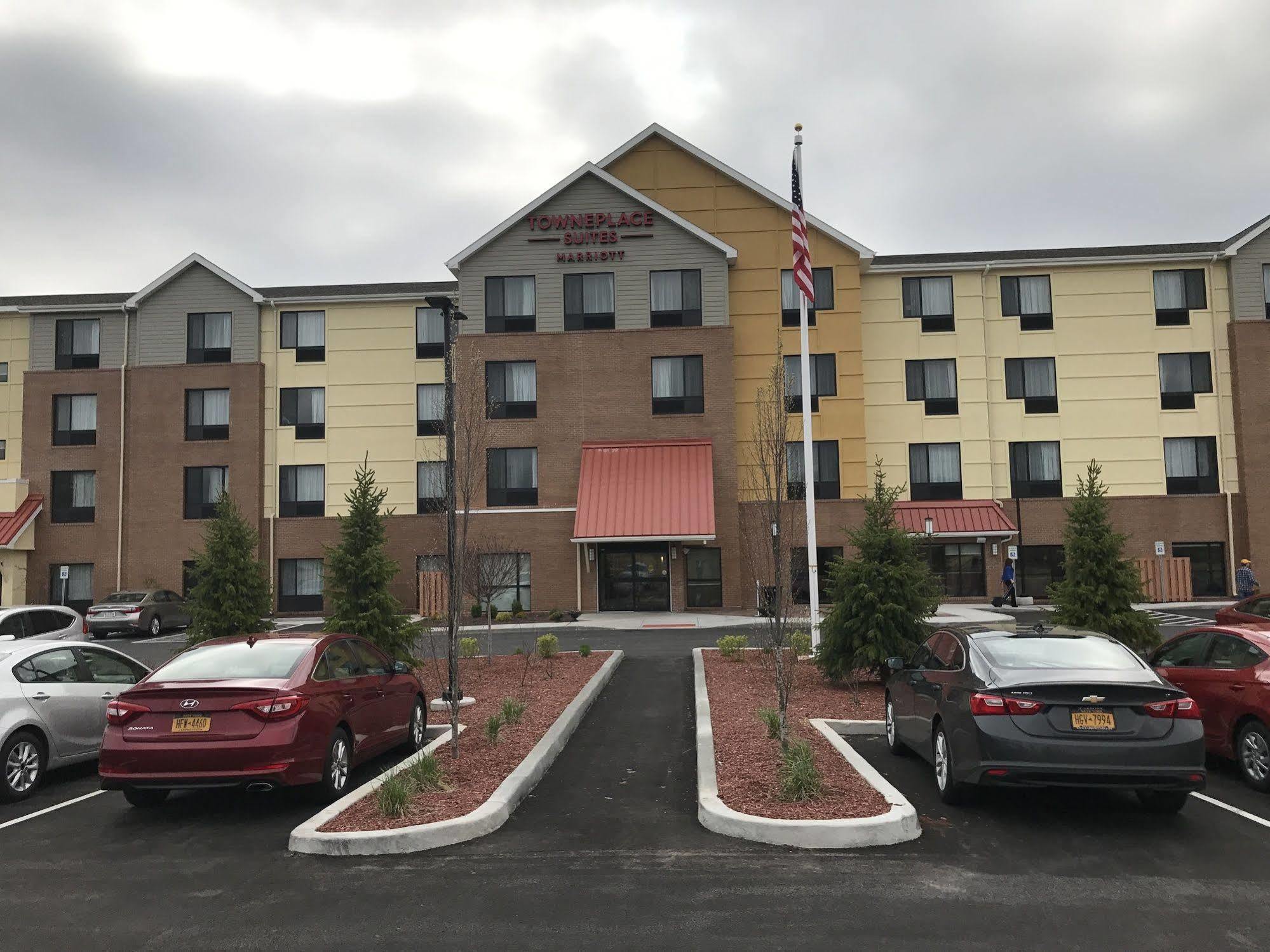 Towneplace Suites By Marriott New Hartford Bagian luar foto