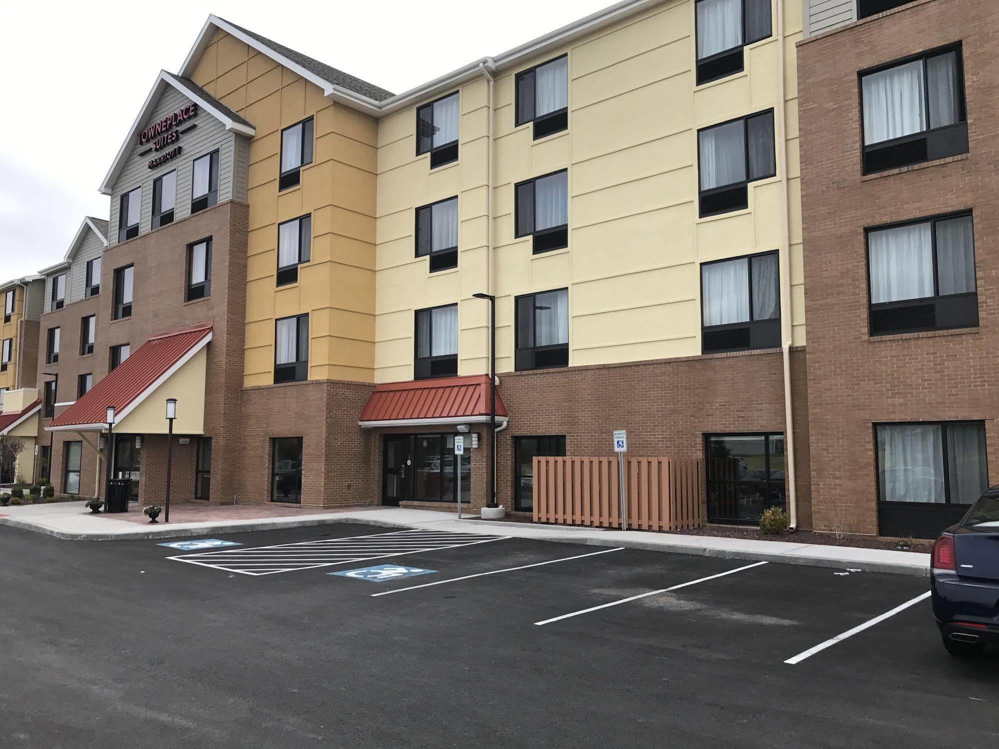 Towneplace Suites By Marriott New Hartford Bagian luar foto