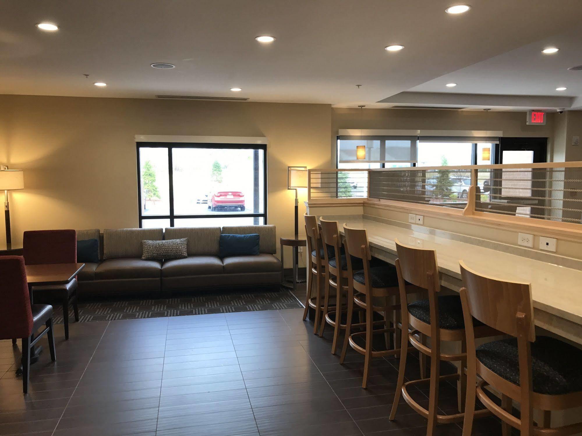 Towneplace Suites By Marriott New Hartford Bagian luar foto