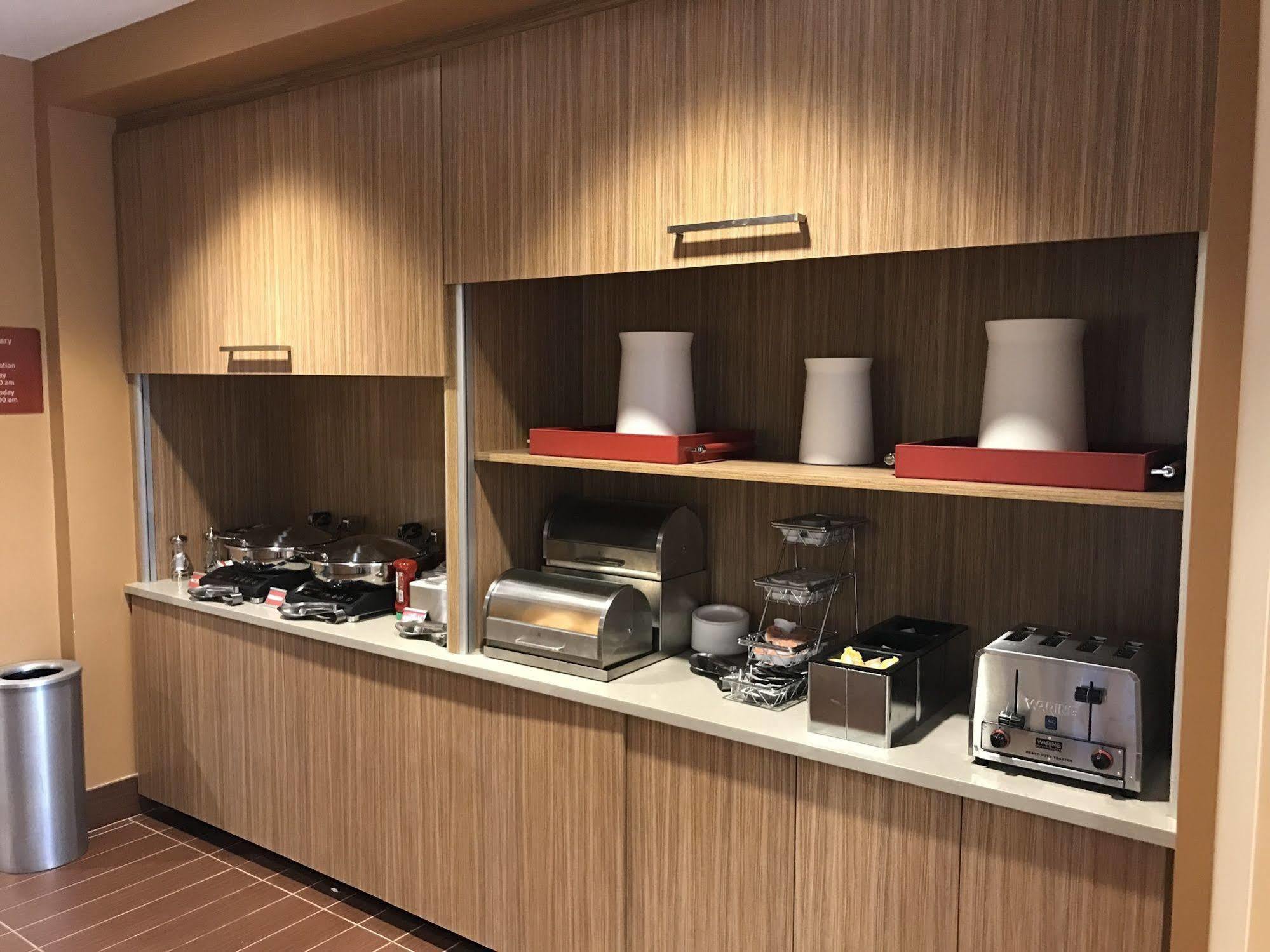 Towneplace Suites By Marriott New Hartford Bagian luar foto
