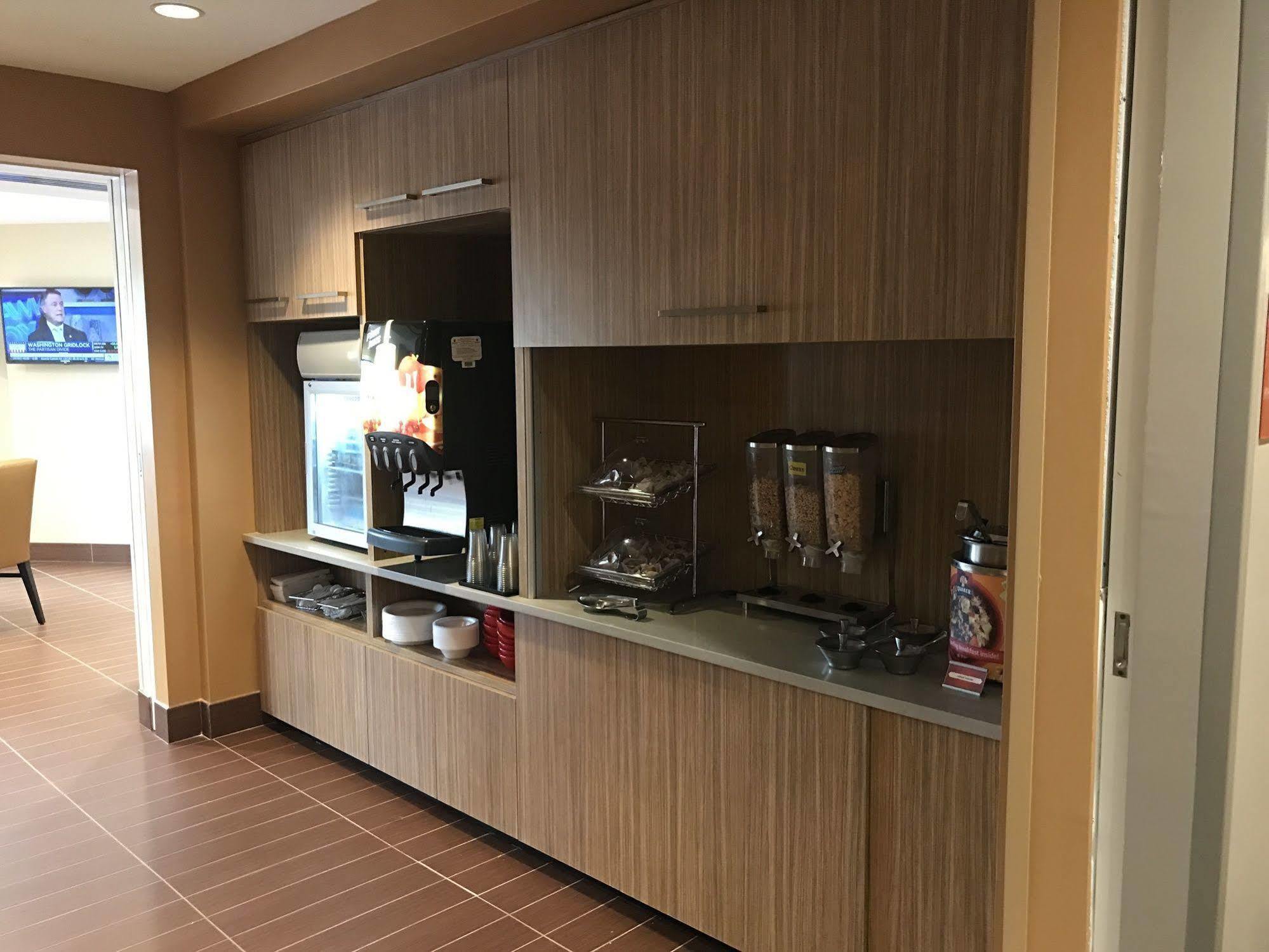 Towneplace Suites By Marriott New Hartford Bagian luar foto
